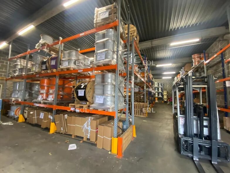 Local d’activités dans Noisy-le-Grand à louer - Photo de l’immeuble – Image 2 sur 11