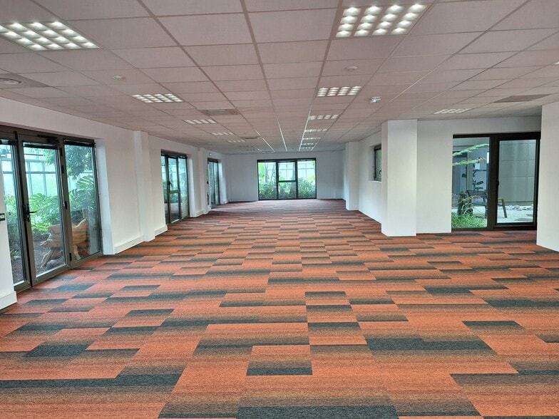 Bureau dans Le Haillan à louer - Photo de l’immeuble – Image 3 sur 14