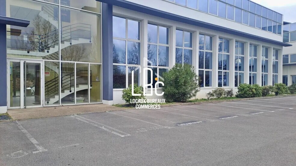 Bureau dans Carquefou à louer - Photo de l’immeuble – Image 1 sur 9