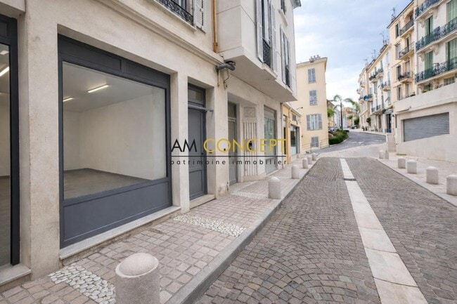 Plus de détails pour Local commercial à vendre