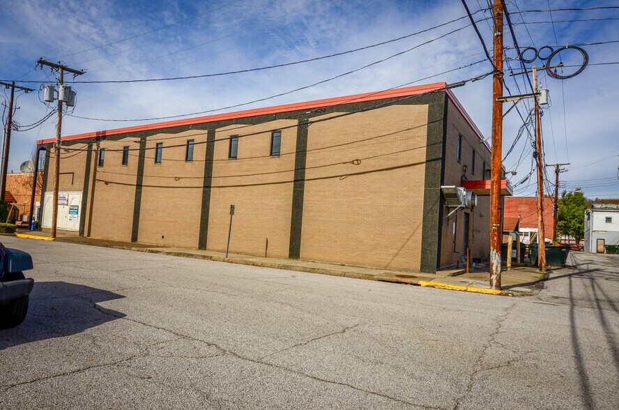 600 D St, South Charleston, WV à louer - Photo de l’immeuble – Image 3 sur 4