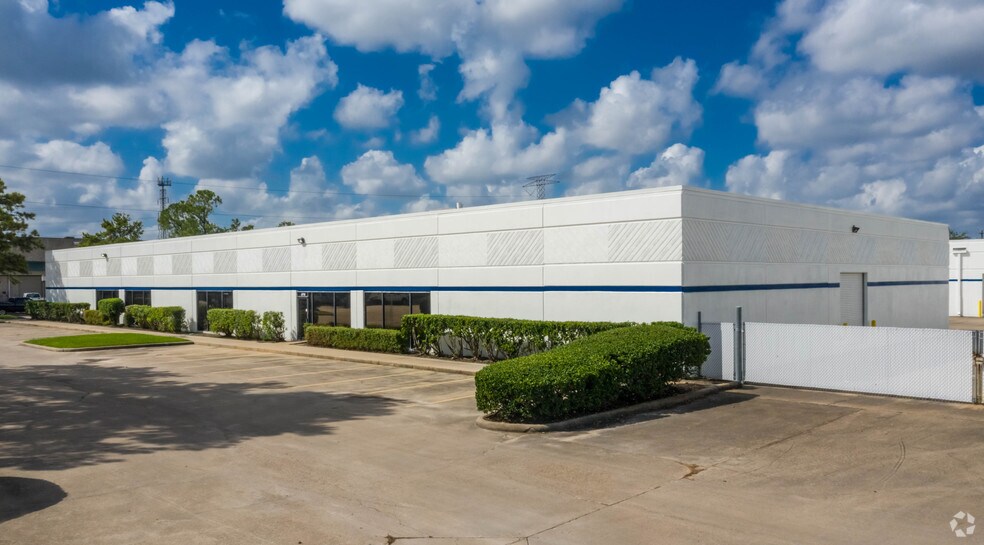 2748-2758 Bingle Rd, Houston, TX à louer - Photo de l’immeuble – Image 1 sur 9