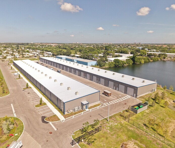 16261 Pine Ridge Rd, Fort Myers, FL à louer - Photo de l’immeuble – Image 1 sur 11