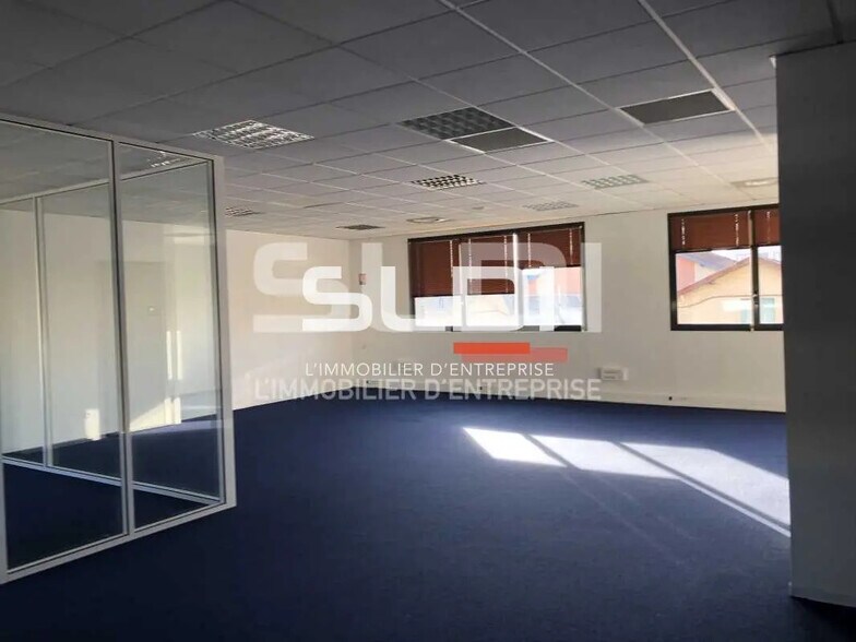Bureau dans Villeurbanne à louer - Photo de l’immeuble – Image 3 sur 12