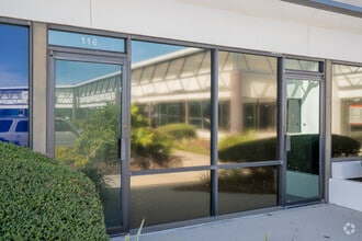 11701 S Belcher Rd, Largo, FL à louer Photo de l’immeuble– Image 2 sur 8