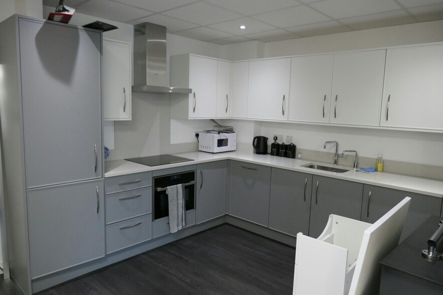 Industriel/Logistique dans E & F West Side, Flex Meadow, Harlow à vendre - Photo intérieure – Image 3 sur 6