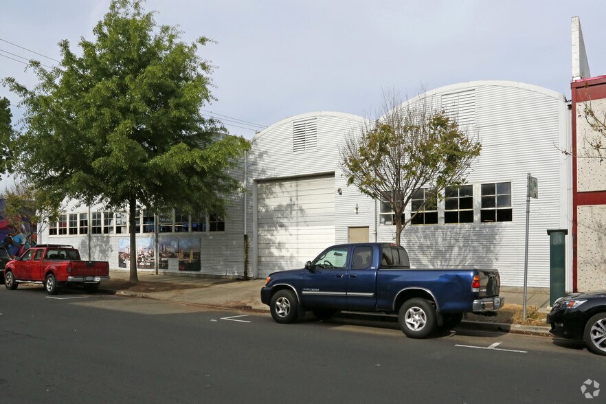948 17th St, Sacramento, CA à vendre - Photo principale – Image 1 sur 2