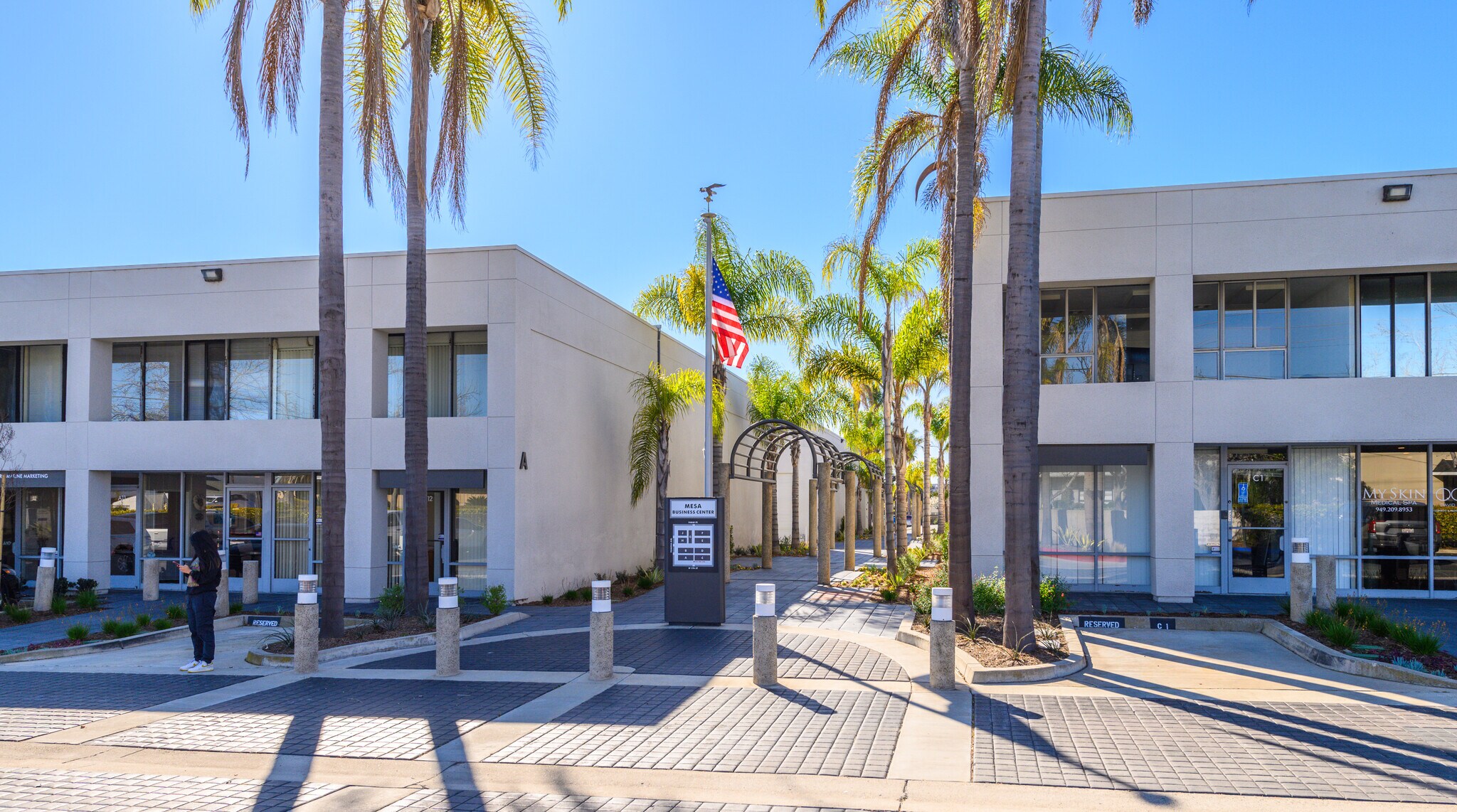 711 W 17th St, Costa Mesa, CA à louer Photo principale– Image 1 sur 8
