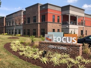 9541 Julian Clark Ave, Huntersville, NC à louer Photo de l’immeuble– Image 1 sur 6