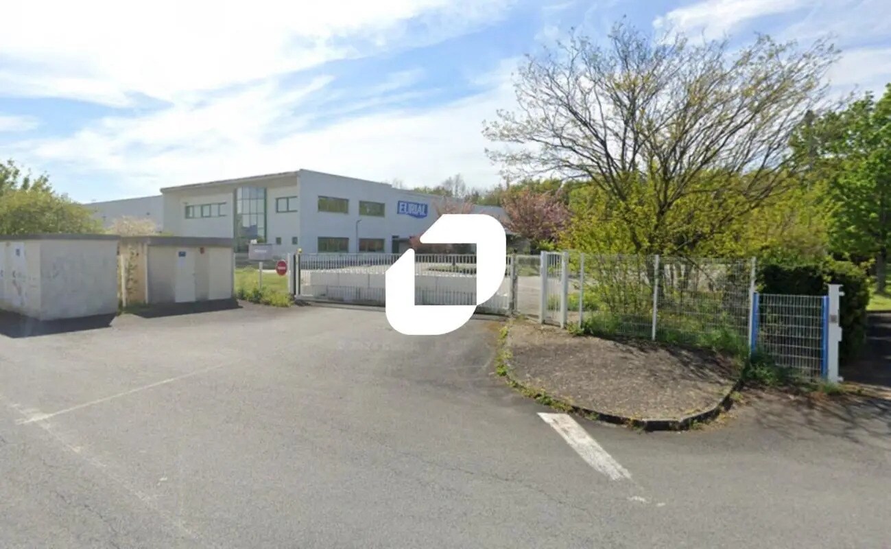 Industriel/Logistique dans La Crèche à louer Photo de l’immeuble– Image 1 sur 5