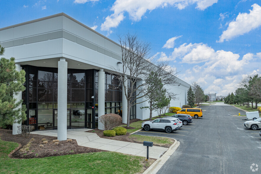 900 Carlow Dr, Bolingbrook, IL à louer - Photo principale – Image 1 sur 5