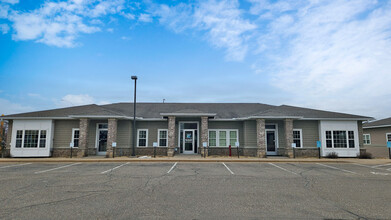2143-2147 Northdale Blvd NW, Coon Rapids, MN à louer Photo de l’immeuble– Image 1 sur 7
