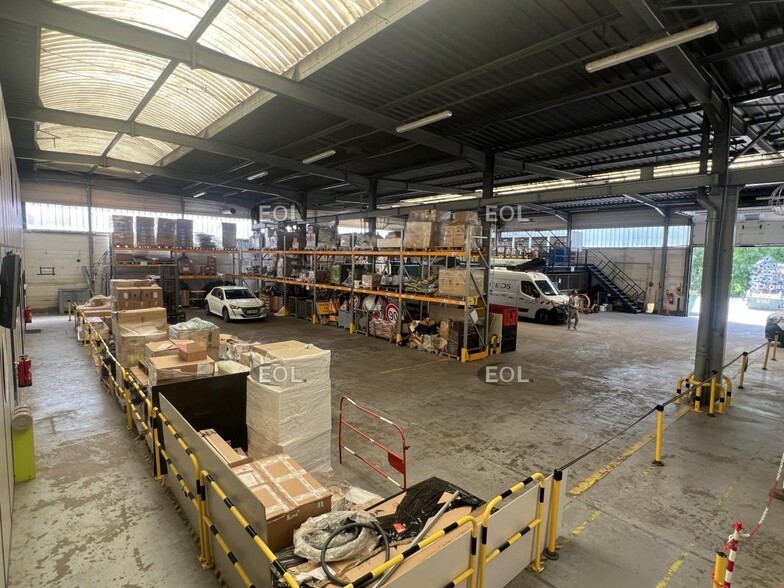 Local d’activités dans Sarcelles à louer - Photo de l’immeuble – Image 1 sur 13