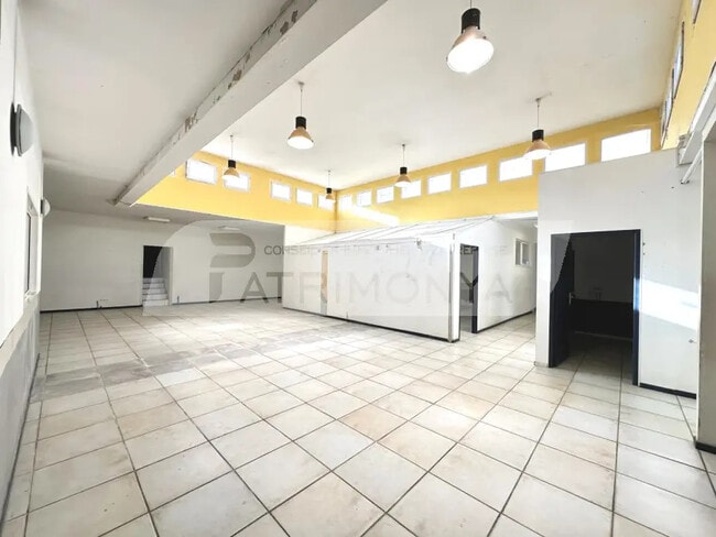 Plus de détails pour Local commercial à vendre