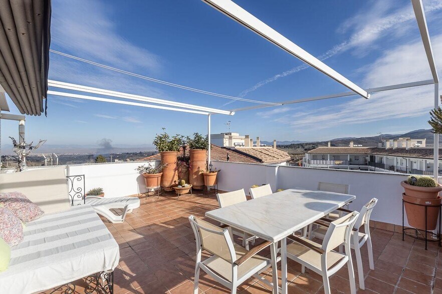 Immeuble residentiel dans Dílar, Granada à vendre - Photo de l’immeuble – Image 1 sur 50