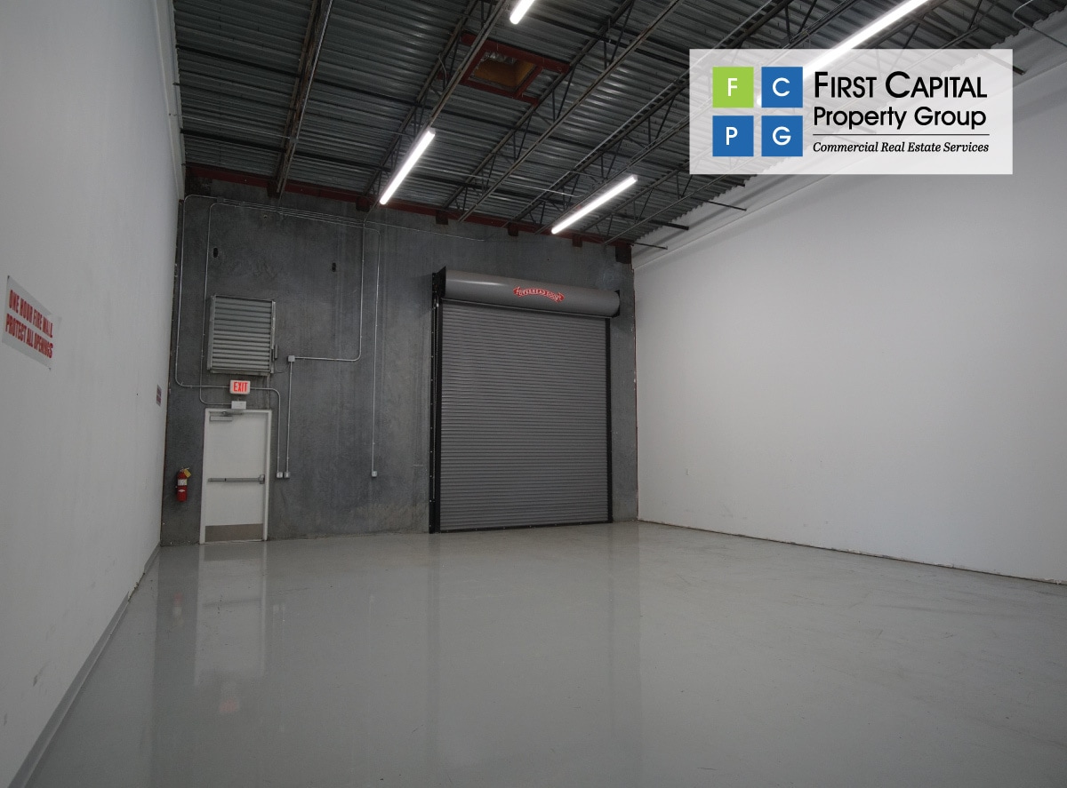 7906 Kingspointe Pky, Orlando, FL à louer Photo intérieure– Image 1 sur 2