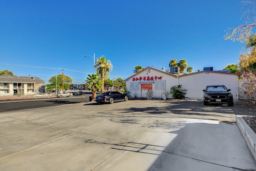 3097 S Decatur Blvd, Las Vegas, NV à vendre - Photo de l’immeuble – Image 3 sur 57