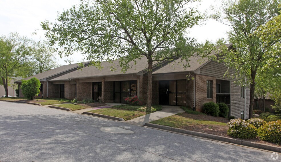 2375 E Main St, Spartanburg, SC à louer - Photo de l’immeuble – Image 1 sur 8