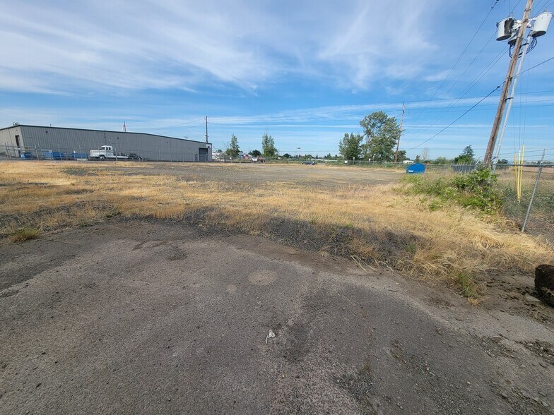 1895 16th St SE, Salem, OR à louer - Photo de l’immeuble – Image 3 sur 4