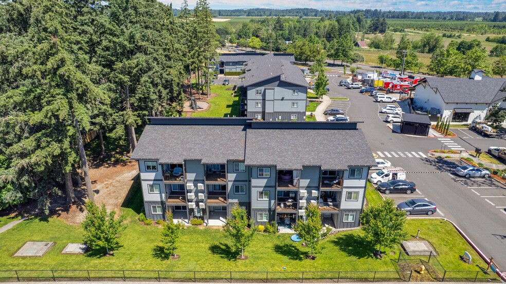 1225 NW Riverbend Rd, Salem, OR à vendre - Photo de l’immeuble – Image 2 sur 7