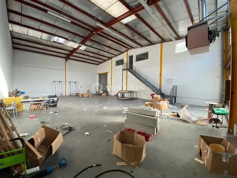 Local d’activités dans Quincy-Voisins à louer - Photo de l’immeuble – Image 2 sur 8