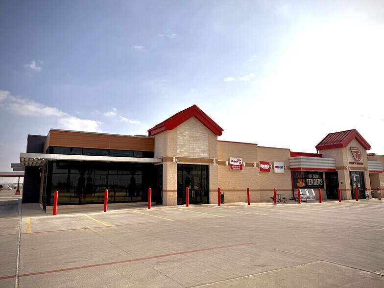 2171 E Slaton Rd, Lubbock, TX à louer - Photo principale – Image 1 sur 7