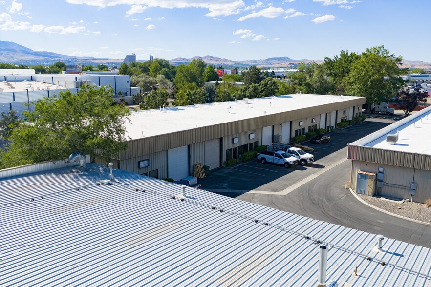 595 Spice Islands Dr, Sparks, NV à louer - Photo de l’immeuble – Image 1 sur 3
