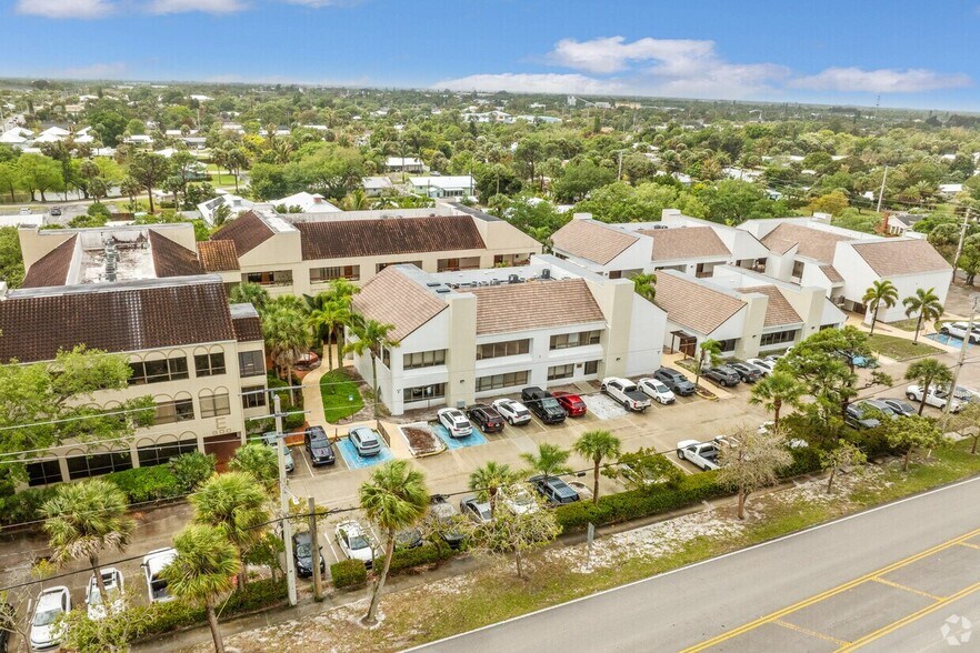 900 SE Ocean Blvd, Stuart, FL à vendre - Photo principale – Image 1 sur 26