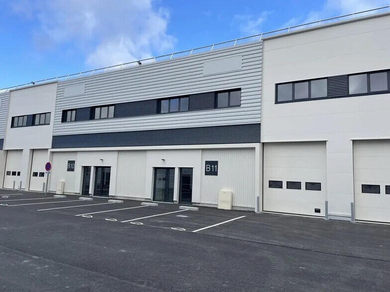 Local d’activités dans Saint-Aignan-Grandlieu à louer - Photo de l’immeuble – Image 3 sur 5