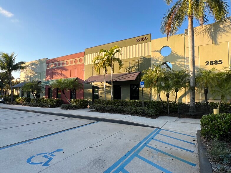 2885 Jupiter Park Dr, Jupiter, FL à louer - Photo de l’immeuble – Image 2 sur 4
