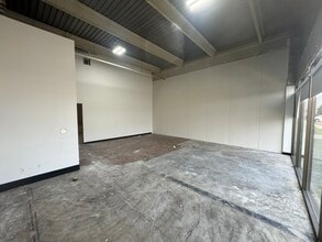 2015 32nd Ave NE, Calgary, AB à louer Photo intérieure– Image 2 sur 5
