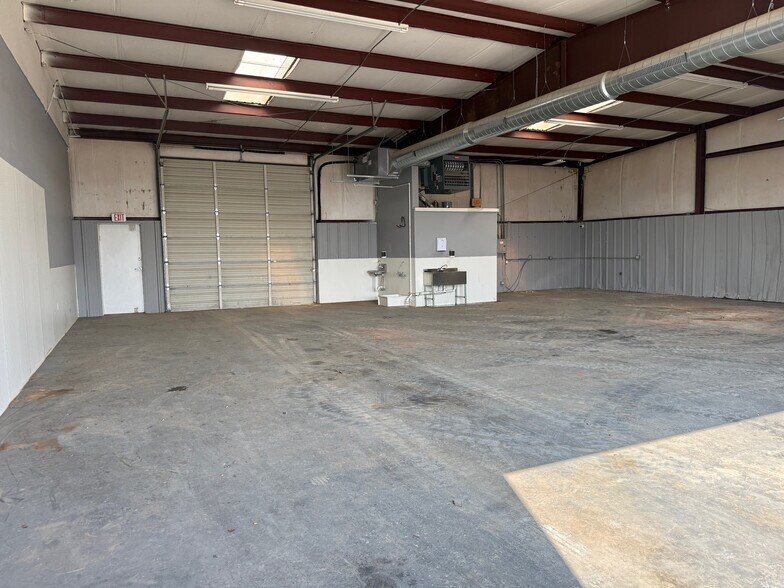 1101-1109 Industrial Dr, Yukon, OK à louer - Photo principale – Image 1 sur 5