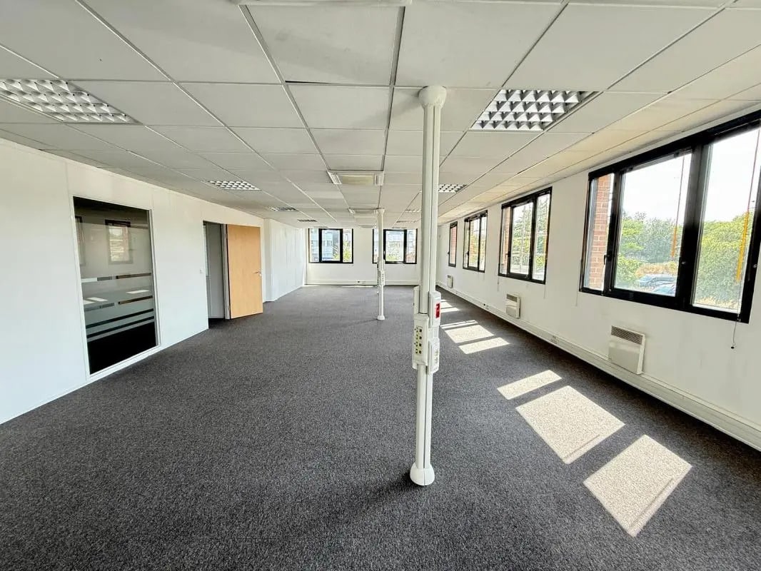 Bureau dans Évry-Courcouronnes à louer Photo de l’immeuble– Image 1 sur 6