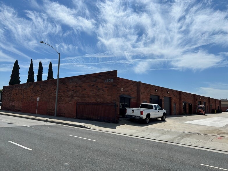 1420 W Rosecrans Ave, Gardena, CA à louer - Photo de l’immeuble – Image 1 sur 5
