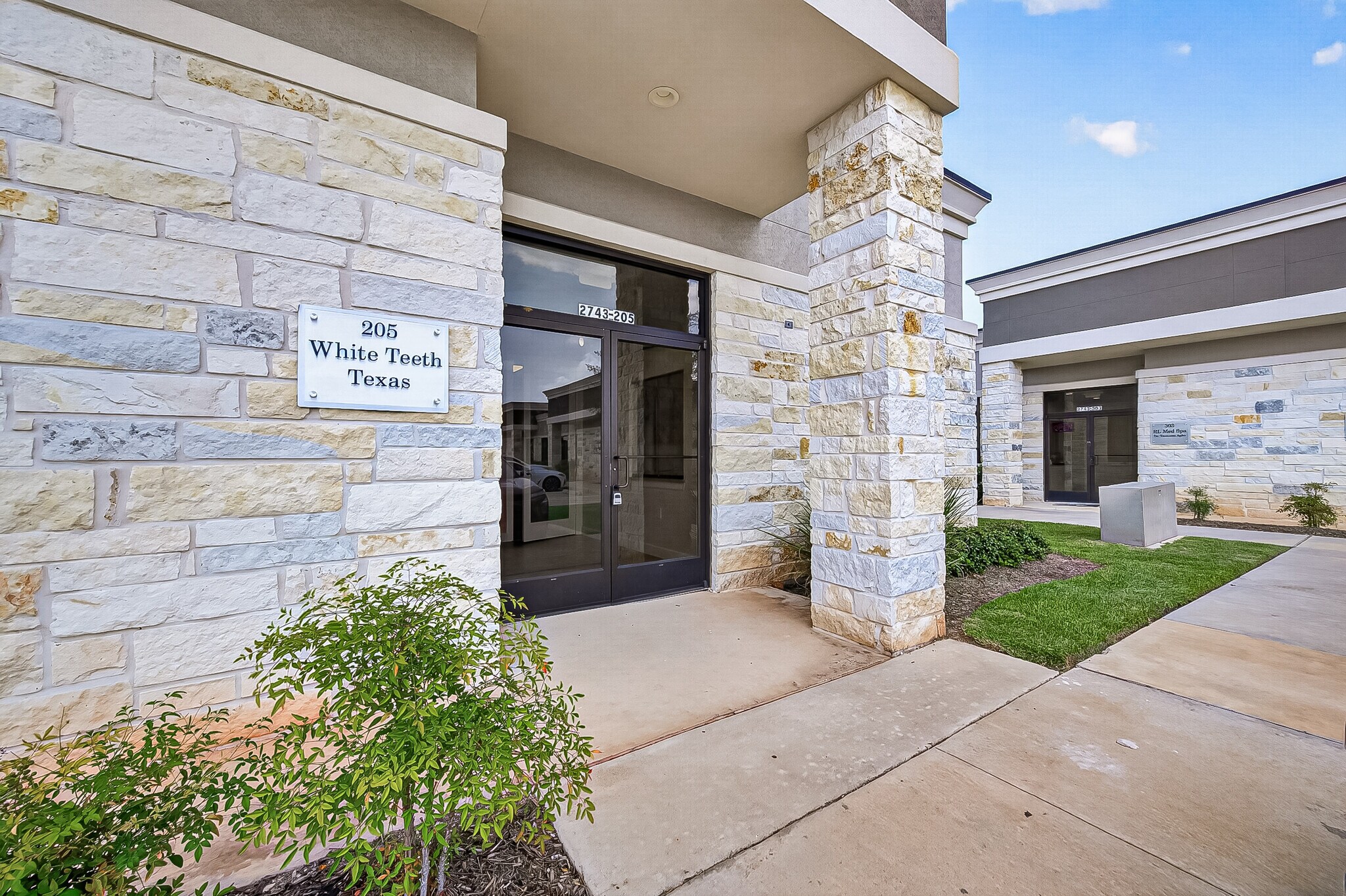 2743 Imperia Dr, Sugar Land, TX à louer Photo de l’immeuble– Image 1 sur 19