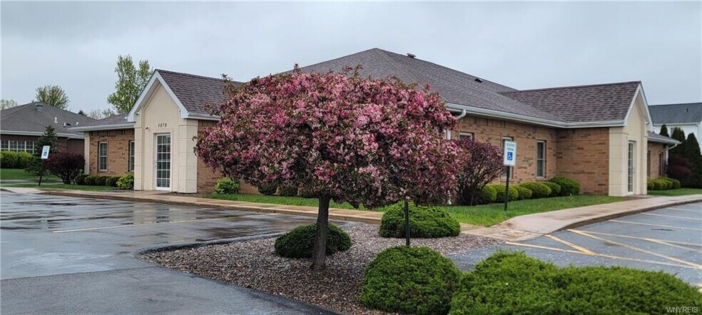 5879 Snyder Dr, Lockport, NY à vendre - Photo de l’immeuble – Image 2 sur 47