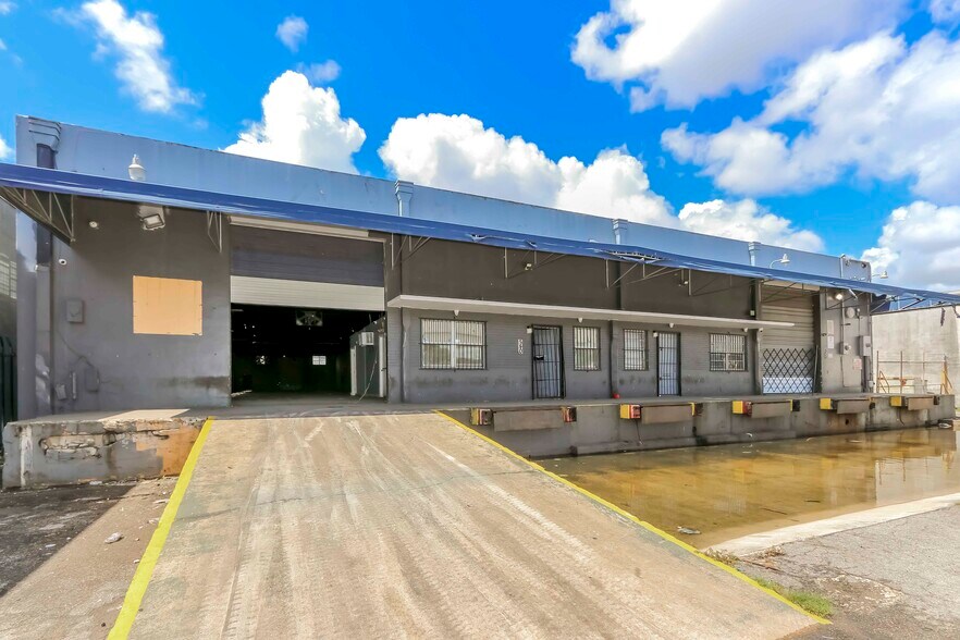 540-550 W 20th St, Hialeah, FL à louer - Photo de l’immeuble – Image 3 sur 11