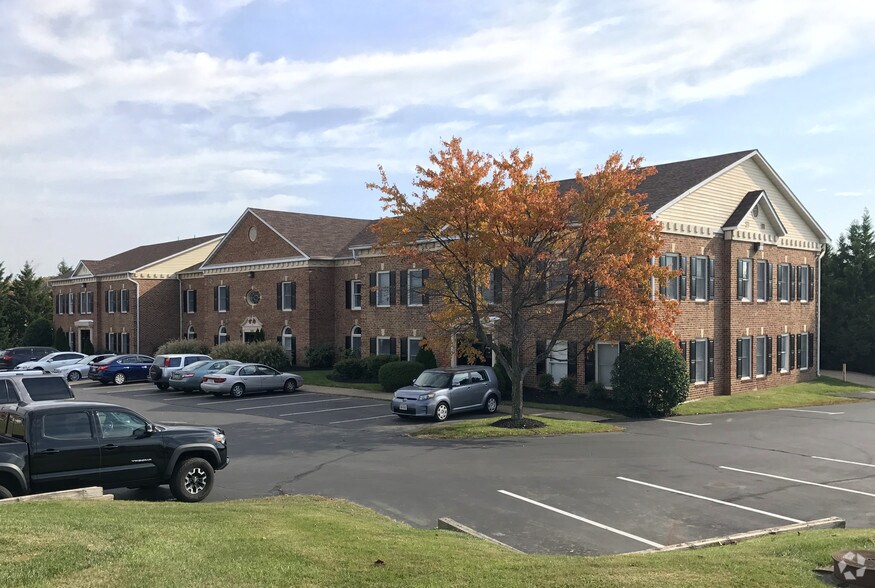 9105 Owens Dr, Manassas Park, VA à louer - Photo de l’immeuble – Image 1 sur 6