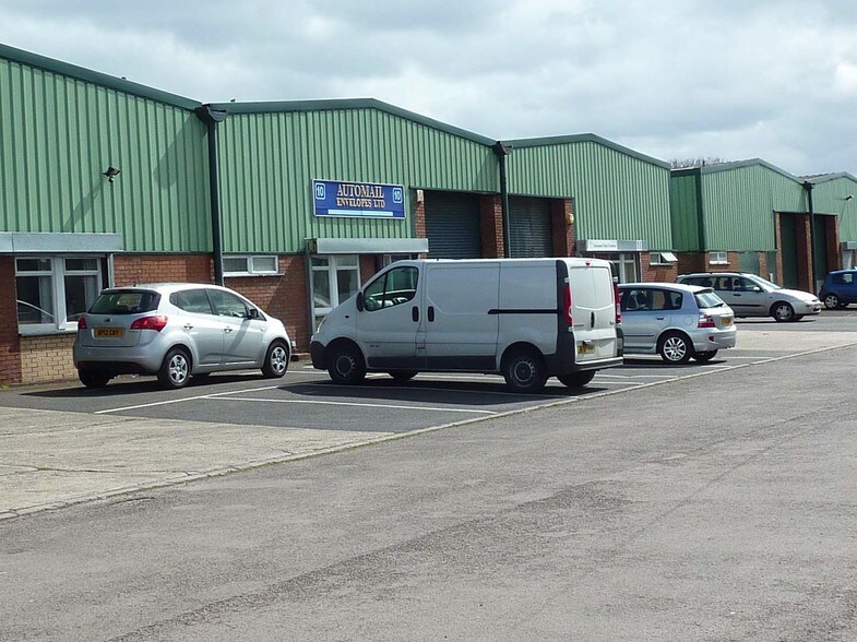 Saltbrook Rd, Halesowen à louer - Photo de l’immeuble – Image 2 sur 2