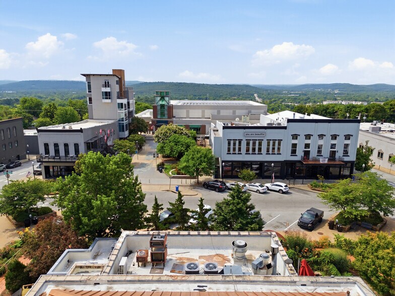 21 W Mountain St, Fayetteville, AR à louer - Photo de l’immeuble – Image 3 sur 25