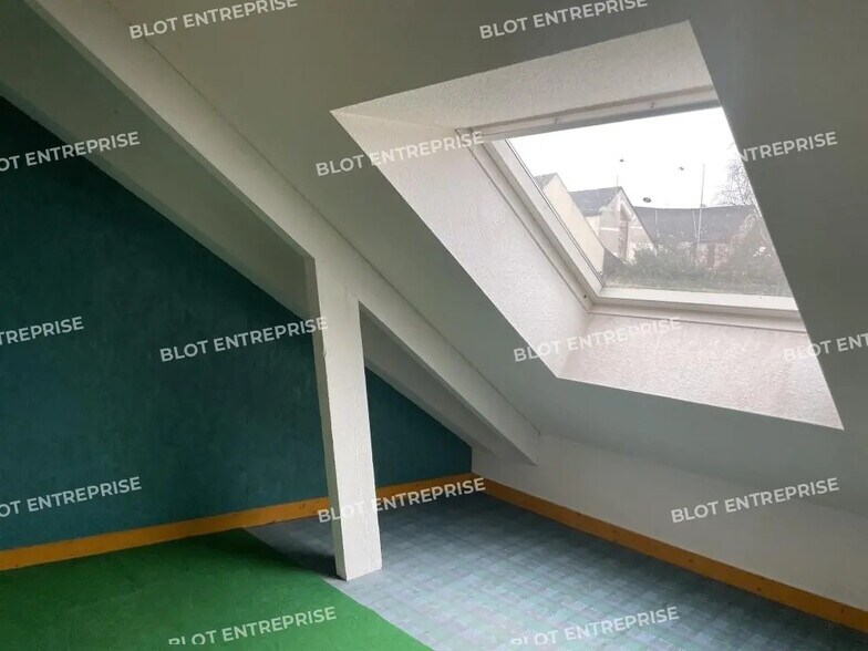 5 Allée Du Commandant Charcot, Montfort-sur-Meu à louer - Photo de l’immeuble – Image 3 sur 11