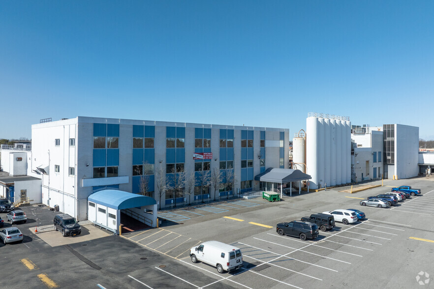 1724 Fifth Ave, Bay Shore, NY à louer - Photo de l’immeuble – Image 1 sur 11