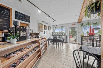 95-99 Principale Rue, St-François-Xavier-de-Brompton, QC à vendre Photo intérieure– Image 2 sur 2