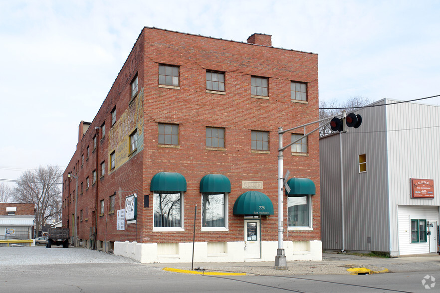 228 E Washington St, Shelbyville, IN à louer - Photo de l’immeuble – Image 1 sur 16
