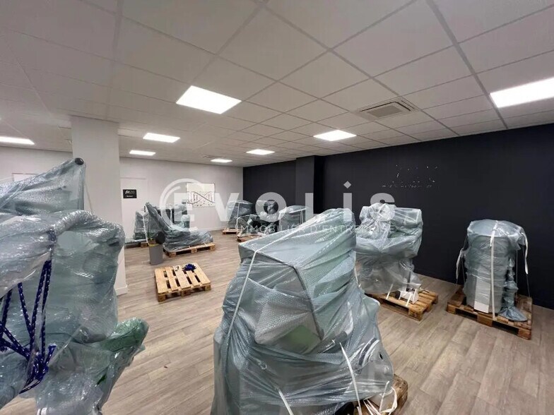 Local d’activités dans Bailly-Romainvilliers à louer - Photo de l’immeuble – Image 2 sur 7