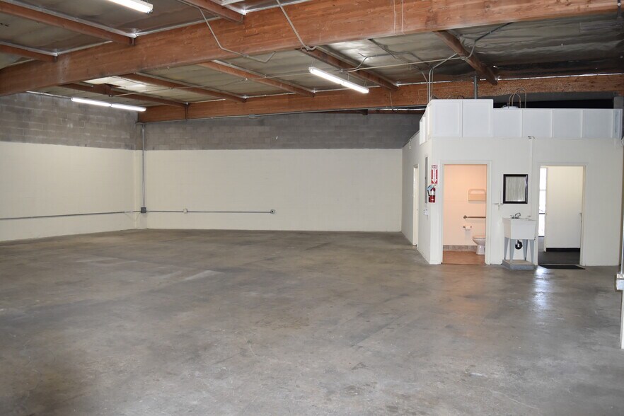 4718 San Fernando Rd, Glendale, CA à louer - Photo de l’immeuble – Image 3 sur 6