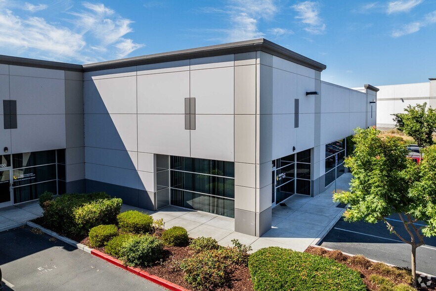 2825 Cordelia Rd, Fairfield, CA à louer - Photo de l’immeuble – Image 3 sur 4