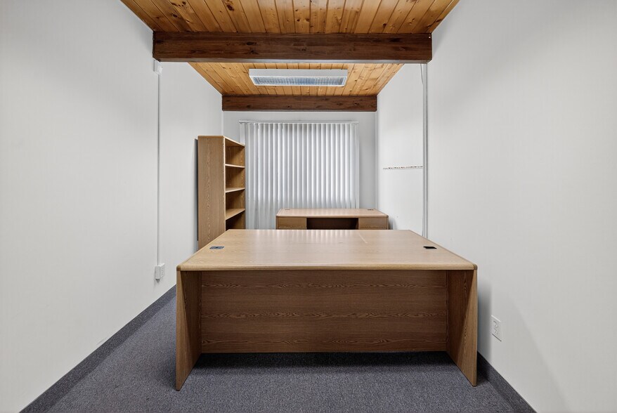 6730 Townline Rd, Mattydale, NY à vendre - Photo de l’immeuble – Image 2 sur 12