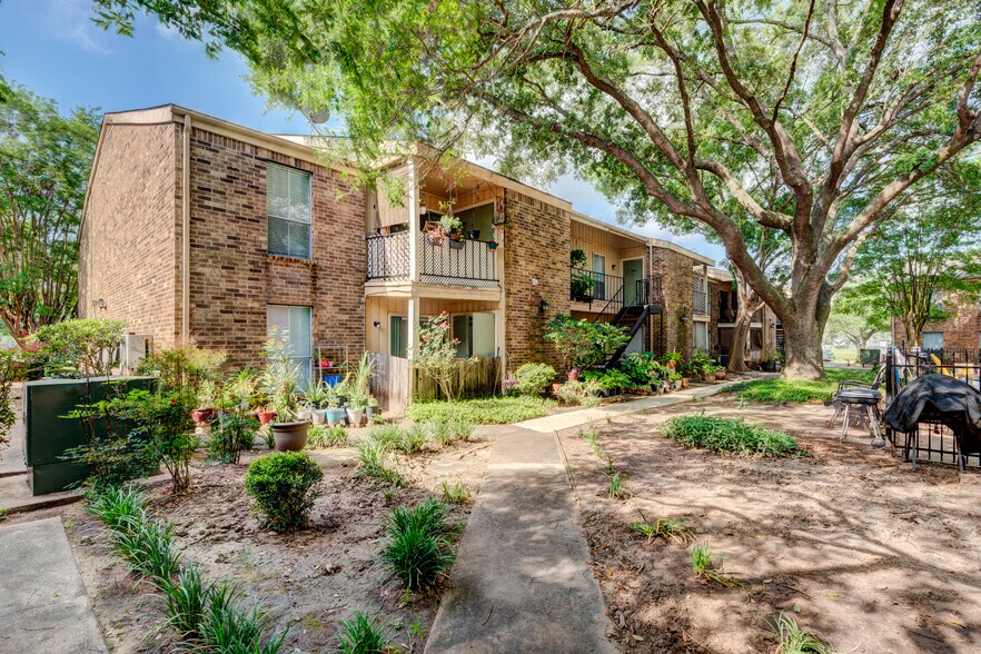 708 Alabama St, Katy, TX à vendre - Photo de l’immeuble – Image 3 sur 10