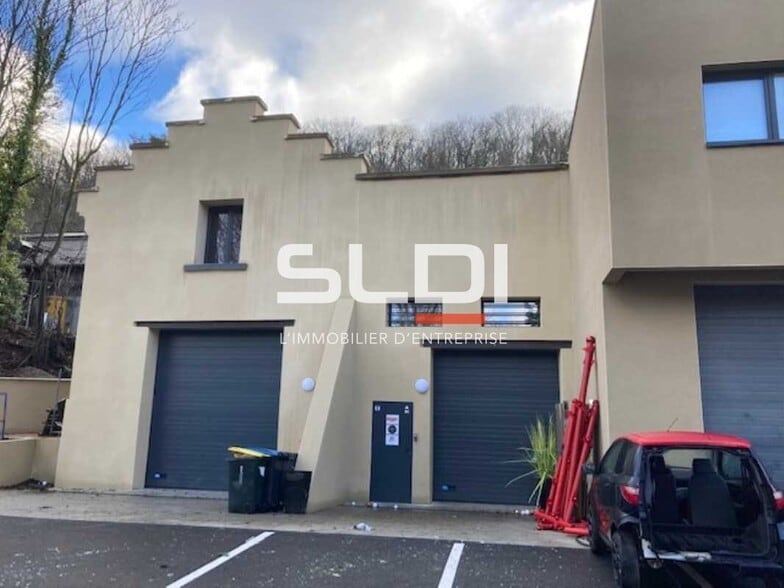 Local d’activités dans Neuville-sur-Saône à louer - Photo de l’immeuble – Image 2 sur 10